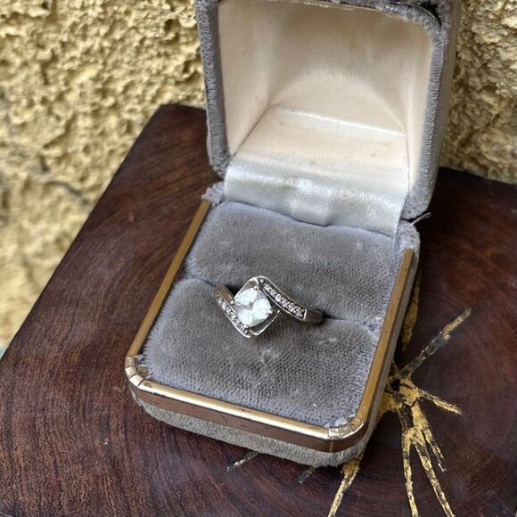 Vintage Cocktail Ring with Cubic Zirconia size 7 3/4 in sterling silver - Picture 10 of 10